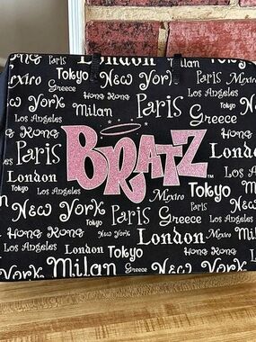 Bratz Doll Carrying Case with Dolls & Accessories